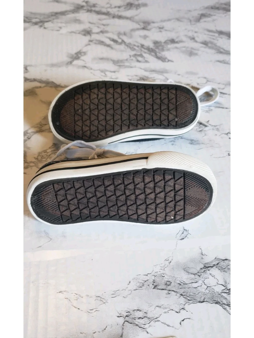 Natural Steps Black Canvas Kids‎ Sneakers with White Laces. Kids Size 5
